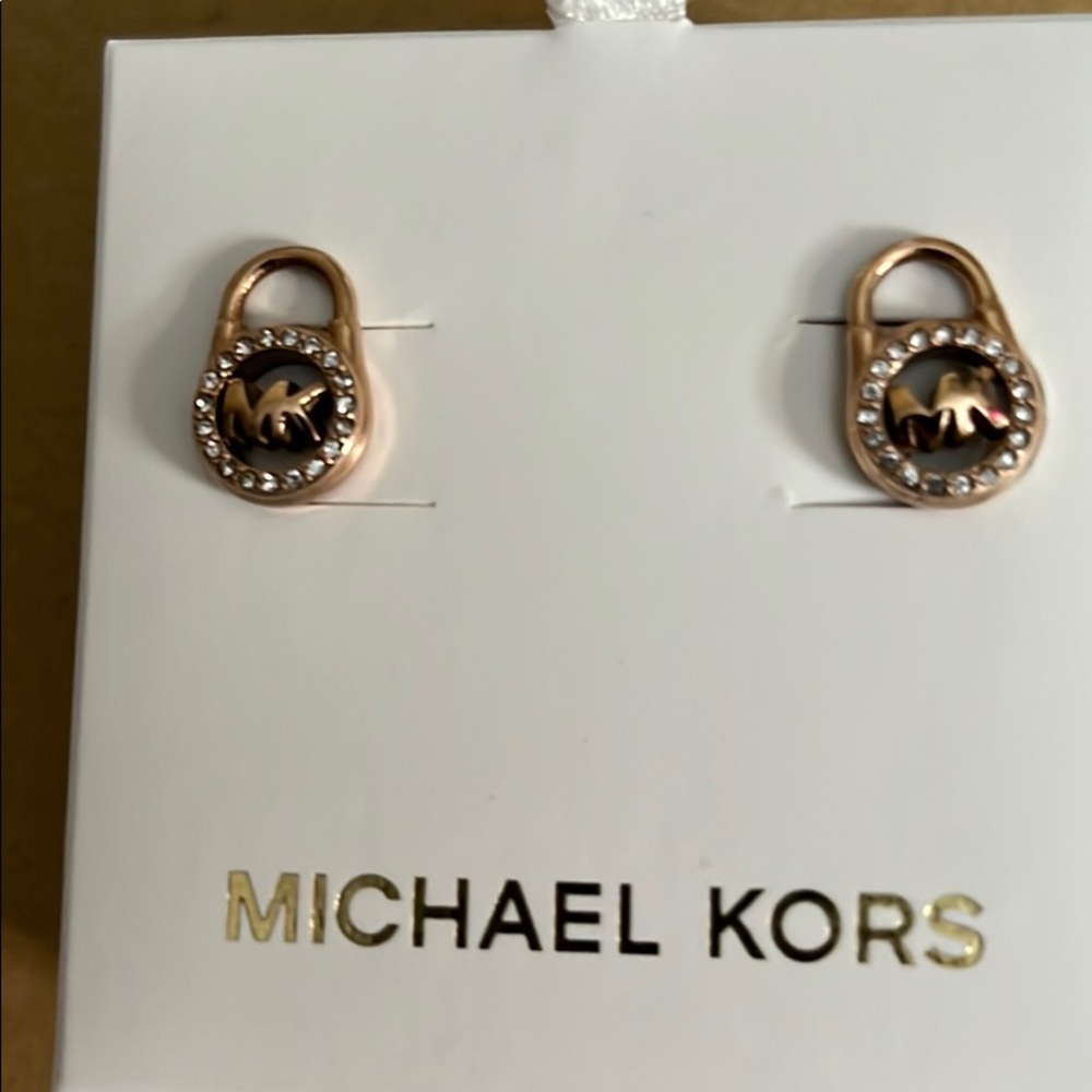 1 pair Mk earrings